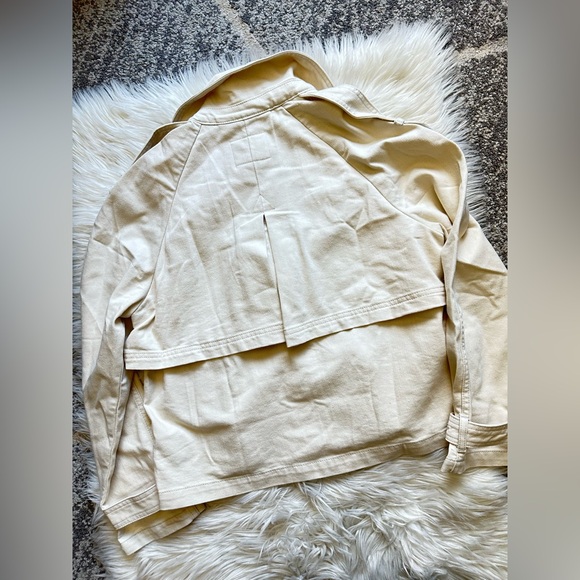 Banana Republic boxy cropped trench coat - Picture 8 of 9